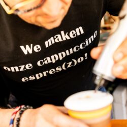 T-shirt "We maken onze cappuccino espres(z)o!"