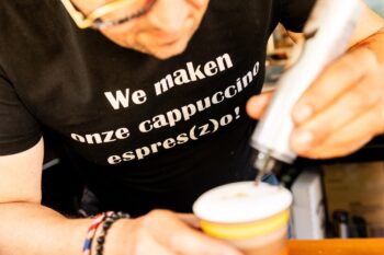 T-shirt "We maken onze cappuccino espres(z)o!"